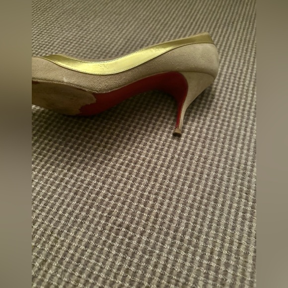 Red Bottoms. Tan Suede Peep Toe Pumps With Gold Accents fit like size 8. - Picture 9 of 12